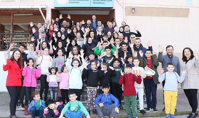 Kocaeli Büyükşehir'den gönüllü personeline işaret dili