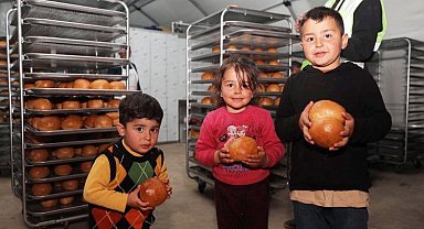 Kocasinan'dan Türkoğlu'nda 16 bin sıcak ekmek dağıtımı