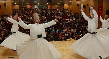 Konya'da sema programlarıyla moral veriyor