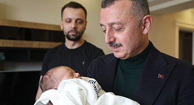 Kulağına ilk ezanı Başkan Büyükakın okudu