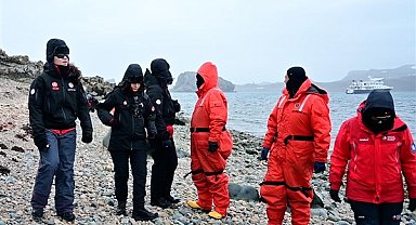 Liseli öğrenciler Antarktika'da
