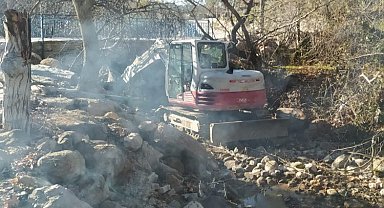 Manisa Sakallı Mahallesi'nde MASKİ'de dere temizliği