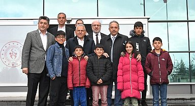 Memduh Büyükkılıç 'depremzedelerle' buluştu