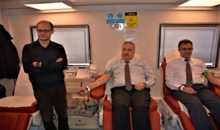 MHP Deprem Bölgesine Kan Bağışında Bulundu