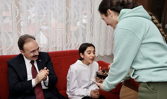Minik depremzedeye Vali Kızılkaya'dan doğum günü sürprizi