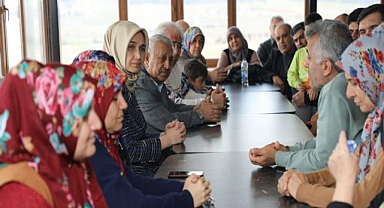 MİSAFİR EDİLEN DEPREMZEDELERİ YALNIZ BIRAKMIYOR