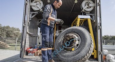 Mobil lastikçi araçları yolda bırakmıyor