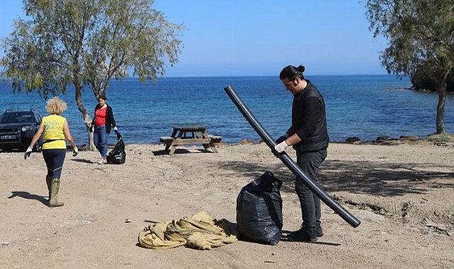 Muğla Bodrum'da gönüllüler sahili temizledi