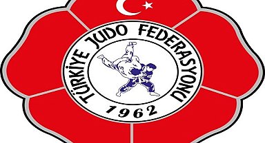 Münir Ertuğ'dan gümüş madalya