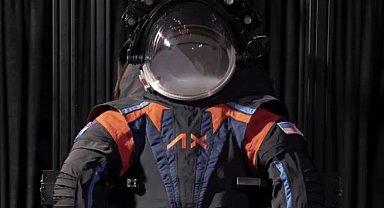 NASA yeni 'Uzay kıyafeti'ni tanıttı