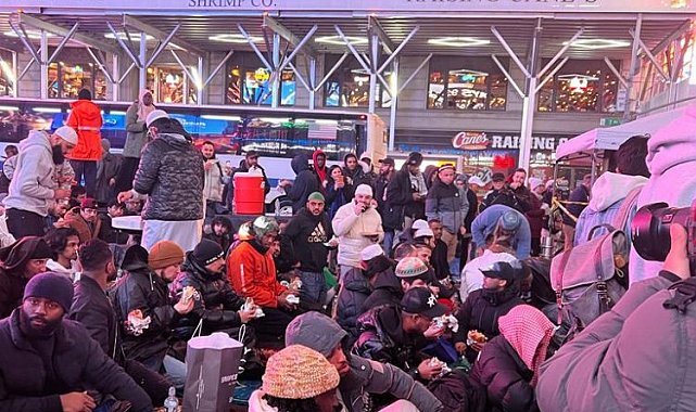 New York Times Meydanı'nda iftar ve teravih