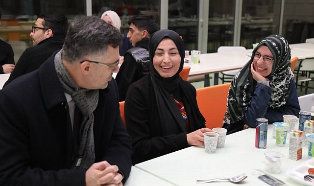 Rektör Prof. Dr. Çağlar, BTÜ'lü öğrencilerle buluştu