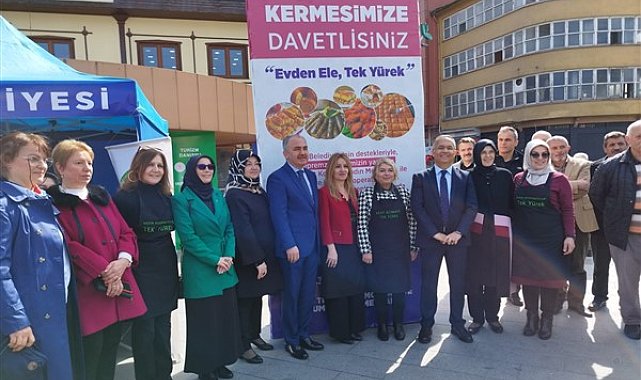Rize'de kadın kooperatifleri ve kadın konseyi depremzedeler için kermes düzenledi
