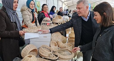 Sakaryalı kadınlardan depremzedeler yararına kermes