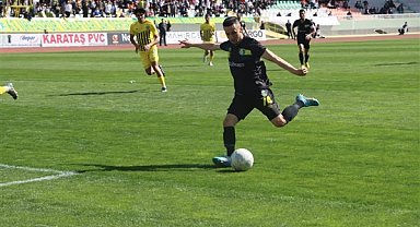 Şanlıurfaspor, Tarsus İdman Yurdu Spor'u 11- 0 mağlup etti