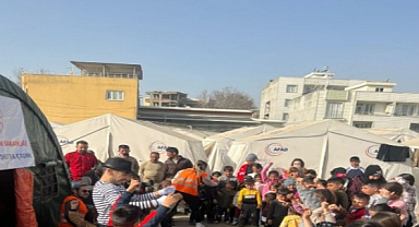 Şehir Tiyatrosu Depremzede Çocuklara Moral Verdi