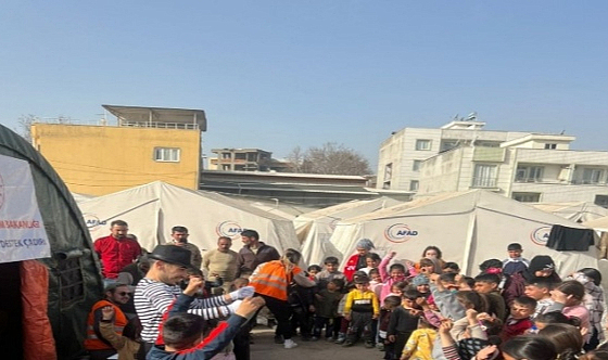 Şehir Tiyatrosu Depremzede Çocuklara Moral Verdi