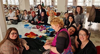 Selçuk Üniversitesi'nin Moda Atölyesi depremzedeler için üretti