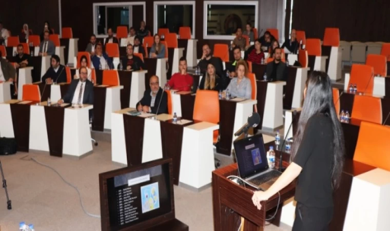 Sosyal Medya İle İlgili Eğitim Verildi