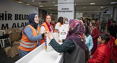 Tarsus’ta depremzede kadınlara hijyen setleri dağıtıldı