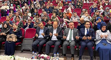 Vali Pehlivan, Mersin Kız Öğrenci Yurdu'nda kandil programına katıldı