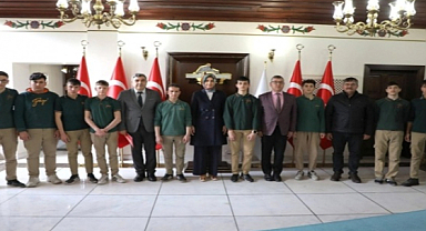 Vali Yiğitbaşı Meslek Lisesi Öğrencilerini Makamında Kabul Etti