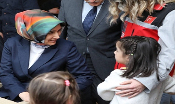 Vali Yiğitbaşı, Sandıklı’da Olan Depremzede Aileleri Ziyaretine Gitti
