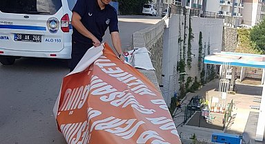 Zabıtadan afiş operasyonu