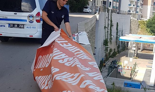 Zabıtadan afiş operasyonu