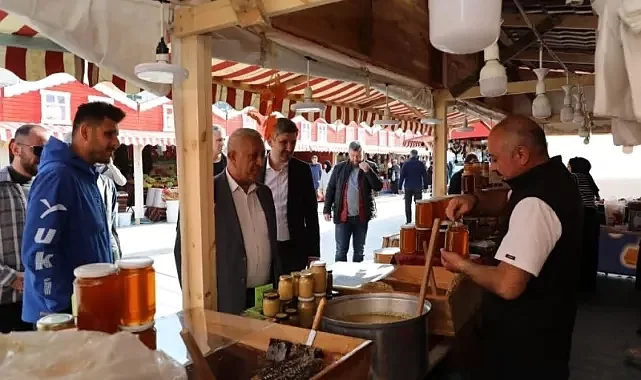 Zeybek Başkan Ramazan Çarşısına Ziyaret Etti