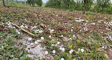 Adıyaman'da ceviz büyüklüğünde dolu yağdı