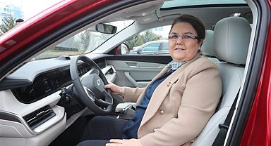 Bakan Yanık, makam aracı Togg’la trafiğe çıktı