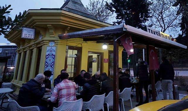 Başkan Büyükakın, taksi durağında oruç açtı