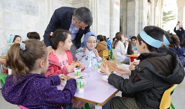 Bursa Yıldırım'da tekne orucu tutanlara erken iftar