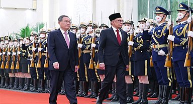 Çin ve Malezya başbakanları görüştü