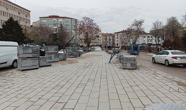 Edirne Keşan'da Cumhuriyet Meydanı depoya dönüştü!