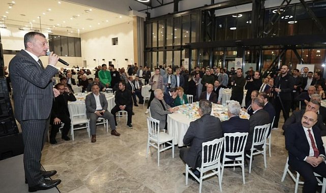 Erzurumluların iftar programına yoğun katılım