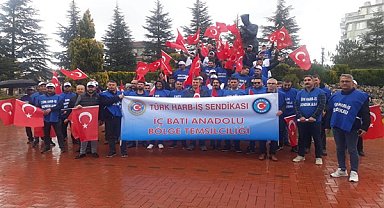 Harb-İş Sendikası'na bağlı işçiler Atatürk Anıtı önünde zam istedi