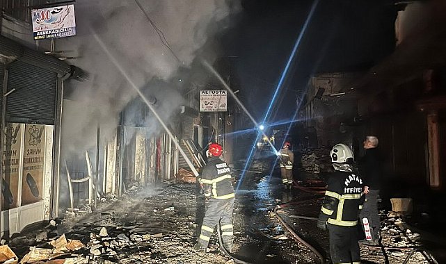 Hatay'daki yangını söndüren 3 ilin ekibi birlikte sahur yaptılar