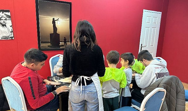 İzmir Narlıdere'de otizmlilere sanatla terapi