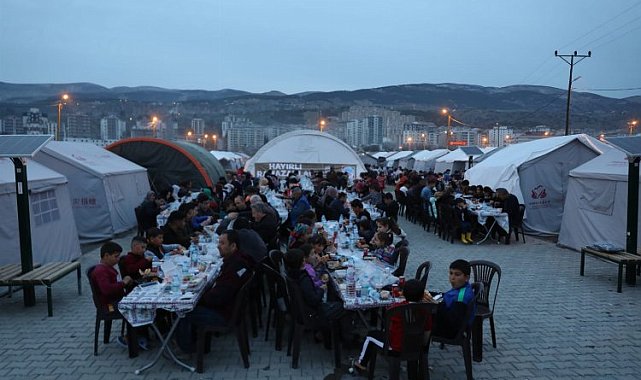 Kayseri Melikgazi Belediyesi'nden çadırkentte iftar sofrası