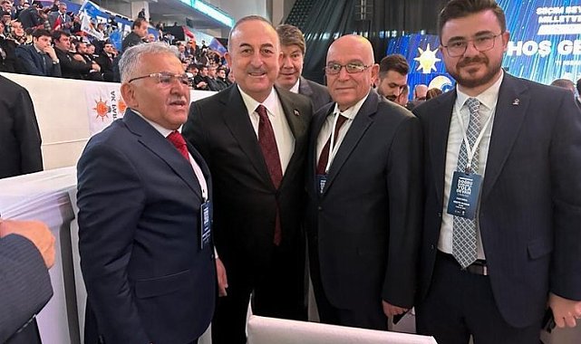 Memduh Büyükkılıç vekil adaylarının yanında