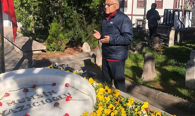Memduh Büyükkılıç'tan anlamlı kabir ziyareti