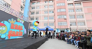 “Mikrop Avcıları Cumburlop” sinema filmi, afetzede çocuklarla buluştu