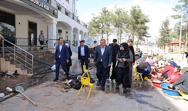 Şanlıurfa'da selden zarar gören ürünler temizlenerek ihtiyaç sahiplerine ulaştırılıyor