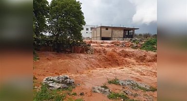 Şanlıurfa’nın Halfeti ilçesi sağanak yağışa teslim oldu