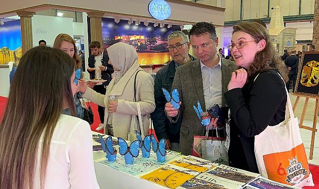 Standını ziyaret eden 'Sulukent Çiçeği' hediye etti