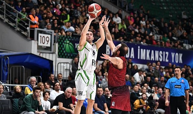 TOFAŞ Gaziantep Basketbol önünde