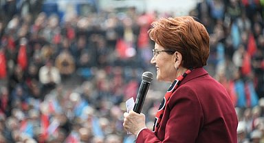 Akşener: ‘’Kahrolsun istibdat yaşasın hürriyet! Ne mutlu Türk’üm diyene!’’
