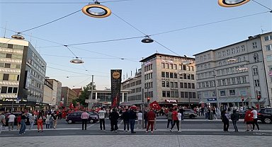 Almanya'da seçim kutlamaları